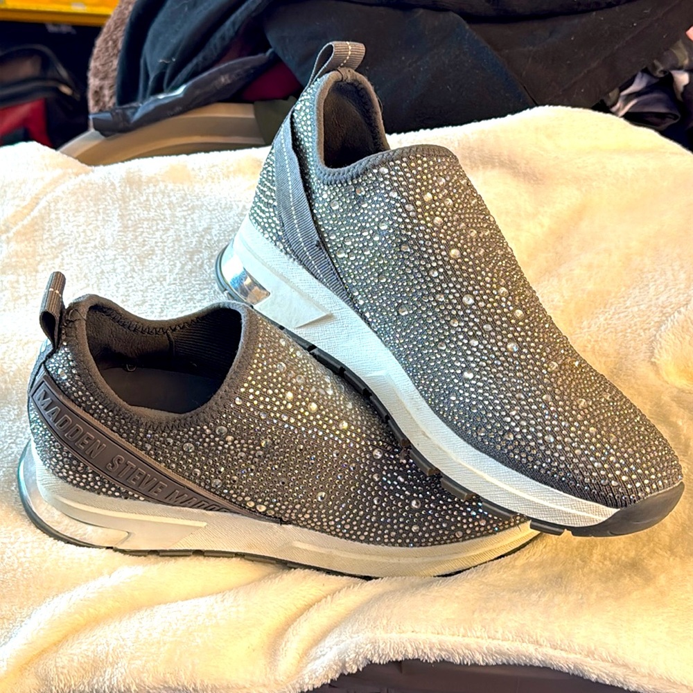 Steve Madden shoes with stone